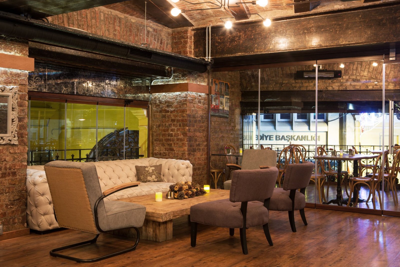 Parole Cafe-Restaurant