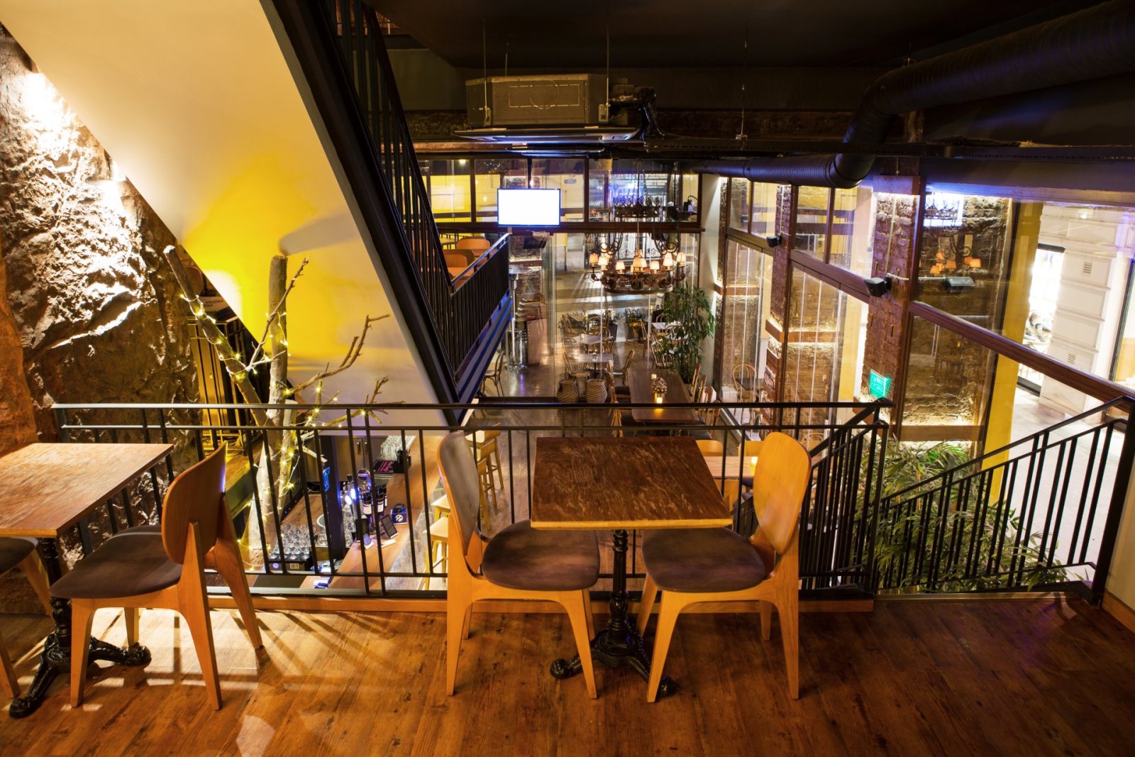 Parole Cafe-Restaurant