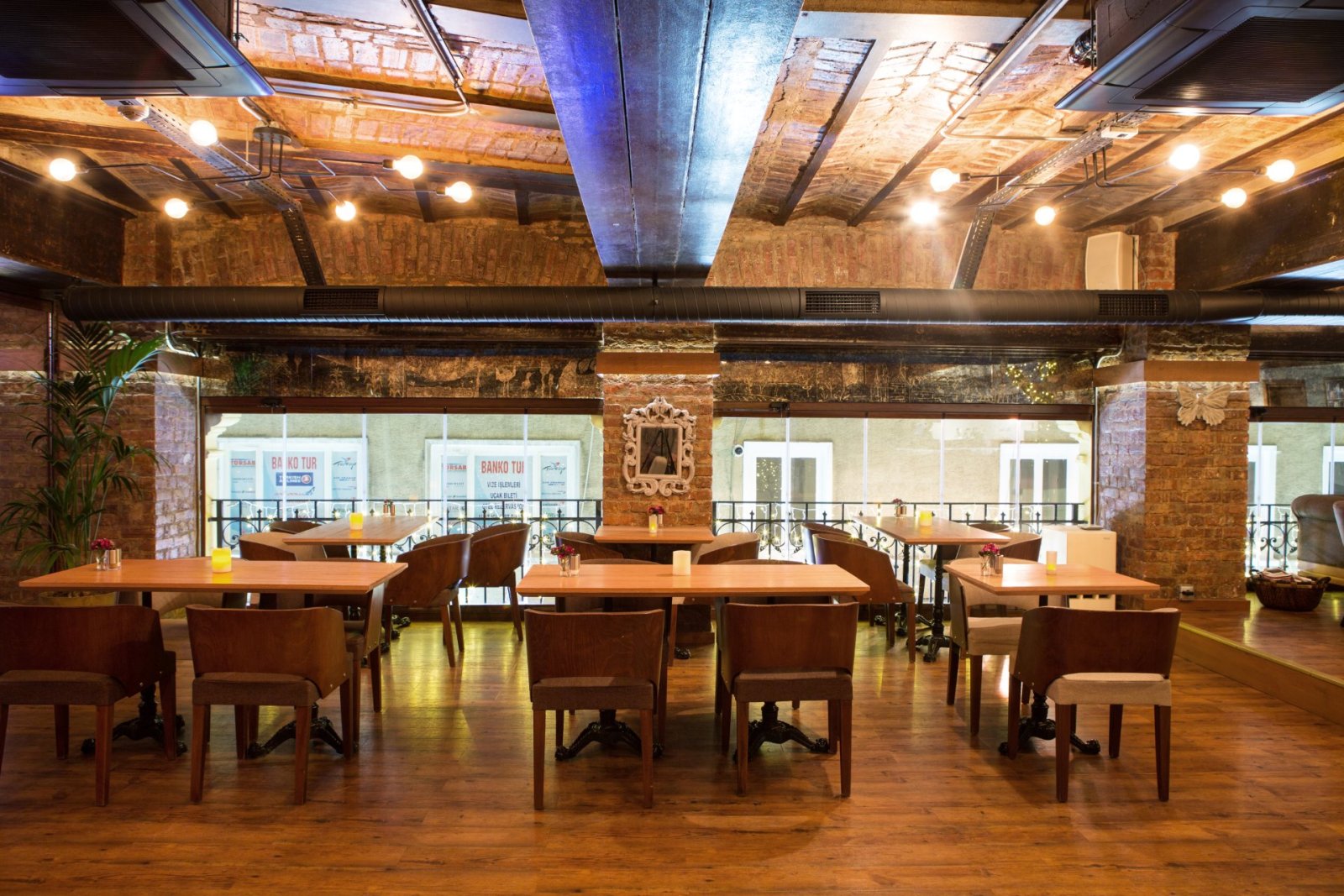 Parole Cafe-Restaurant