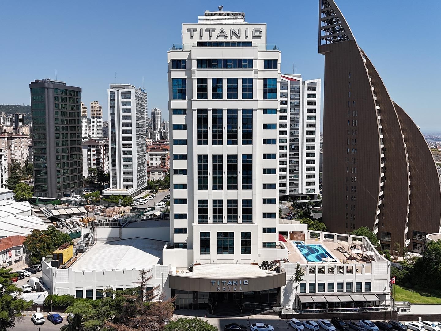 Titanic Business Kartal Hotel